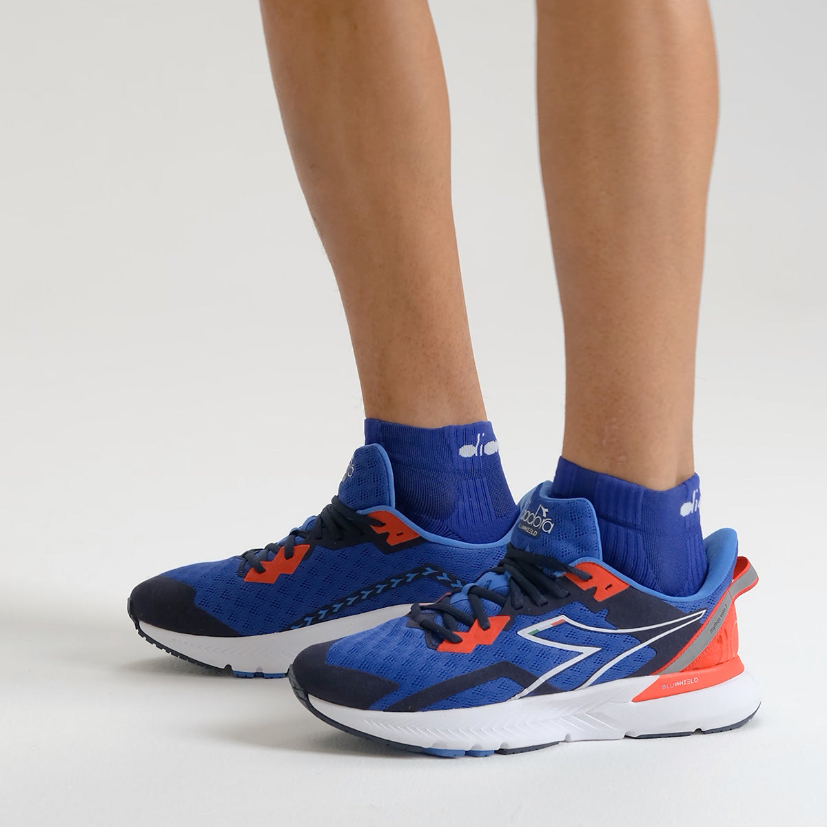 mythos#surf-the-web/white/fiery-red