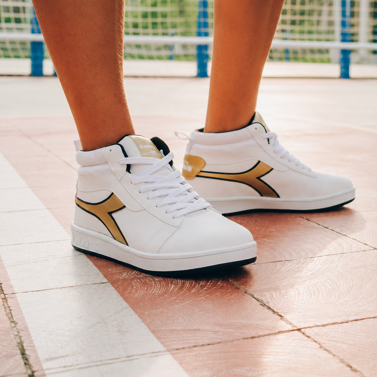 hicentrale#blanco/dorado/negro